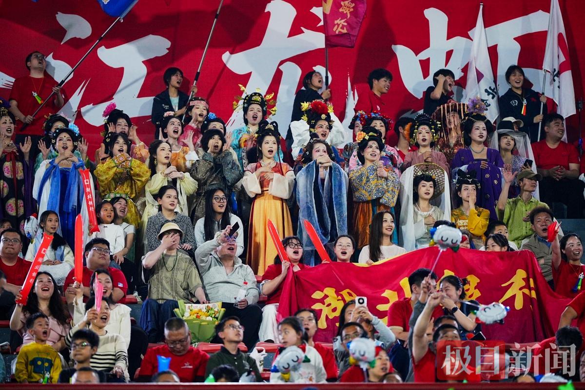 kaiyun-潜江赛场内外皆精彩:来看一场球,爱上一座城